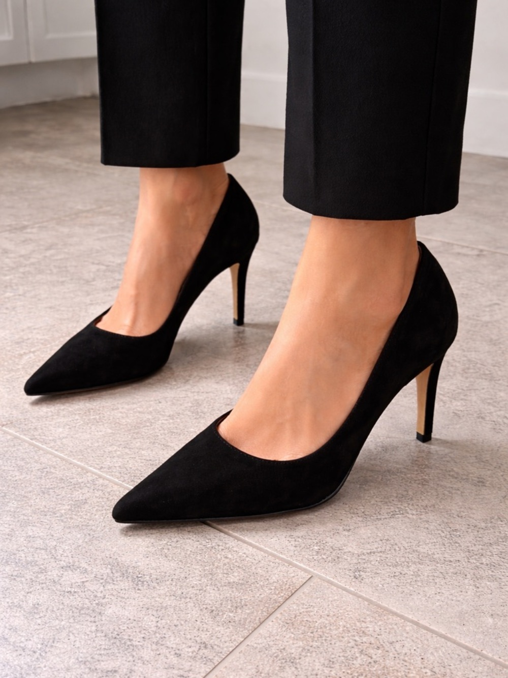 Ann Taylor Classic Black Pointed-Toe Women's Pumps Size 7